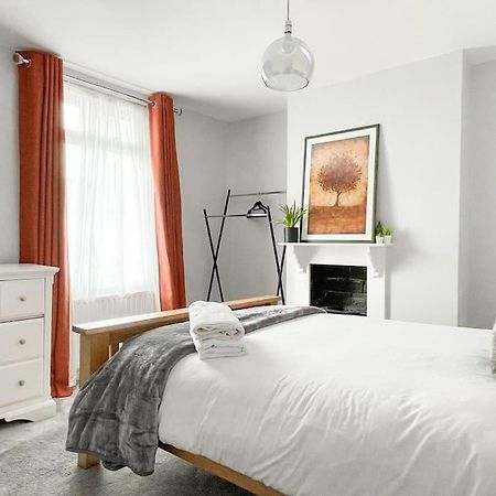 Large House With Fast Trains To London Villa ครอยดอน ภายนอก รูปภาพ
