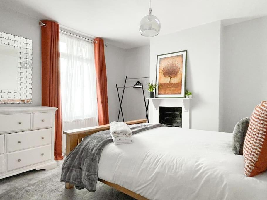 Large House With Fast Trains To London Villa ครอยดอน ภายนอก รูปภาพ