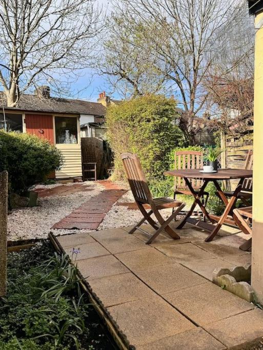 Large House With Fast Trains To London Villa ครอยดอน ภายนอก รูปภาพ